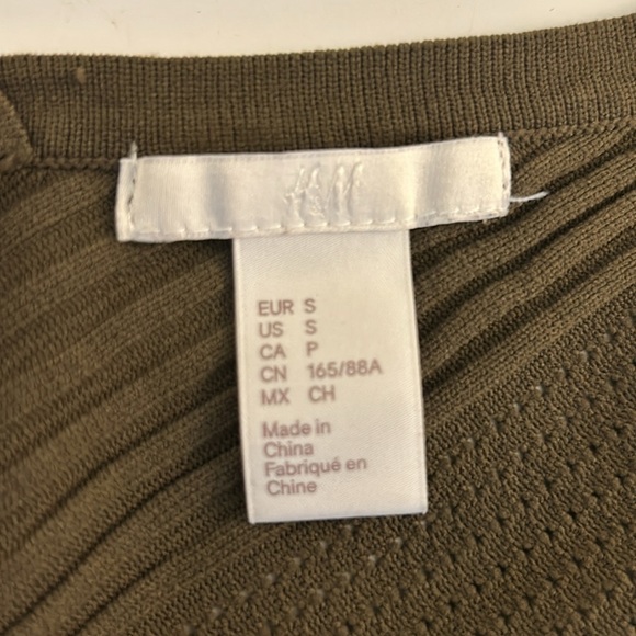 H&M Olive Green 90's Y2K V-Neck Ribbed Summer Tank Top Size Small - Picture 5 of 6